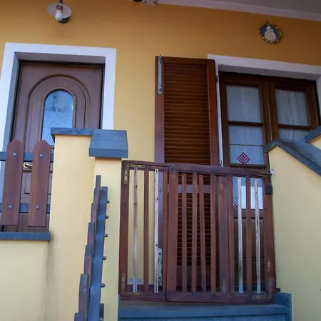 Daire Three Tails House